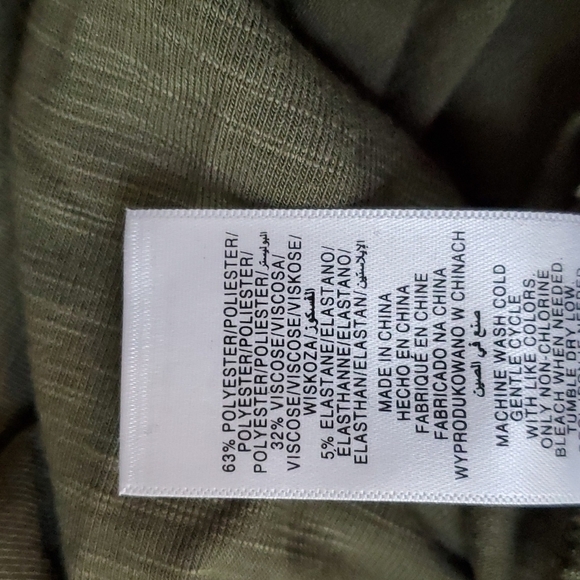 Jones New York Signature- Cut outs Hi-Lo olive green Top Neutral Sz.XL - Picture 8 of 8